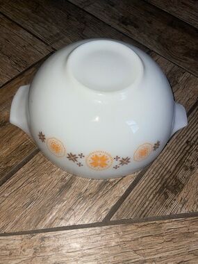 Vintage Pyrex Town and Country Cinderella bowl 444